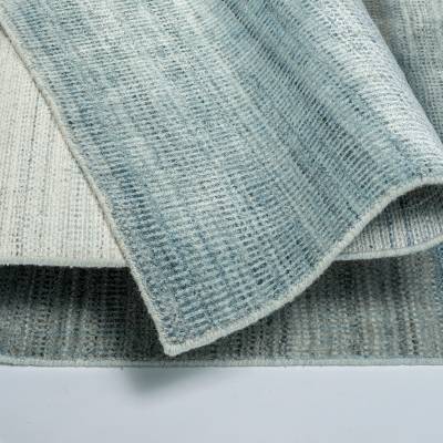 Detailaufnahme Teppich mit Farbverlauf in blau von heineking24